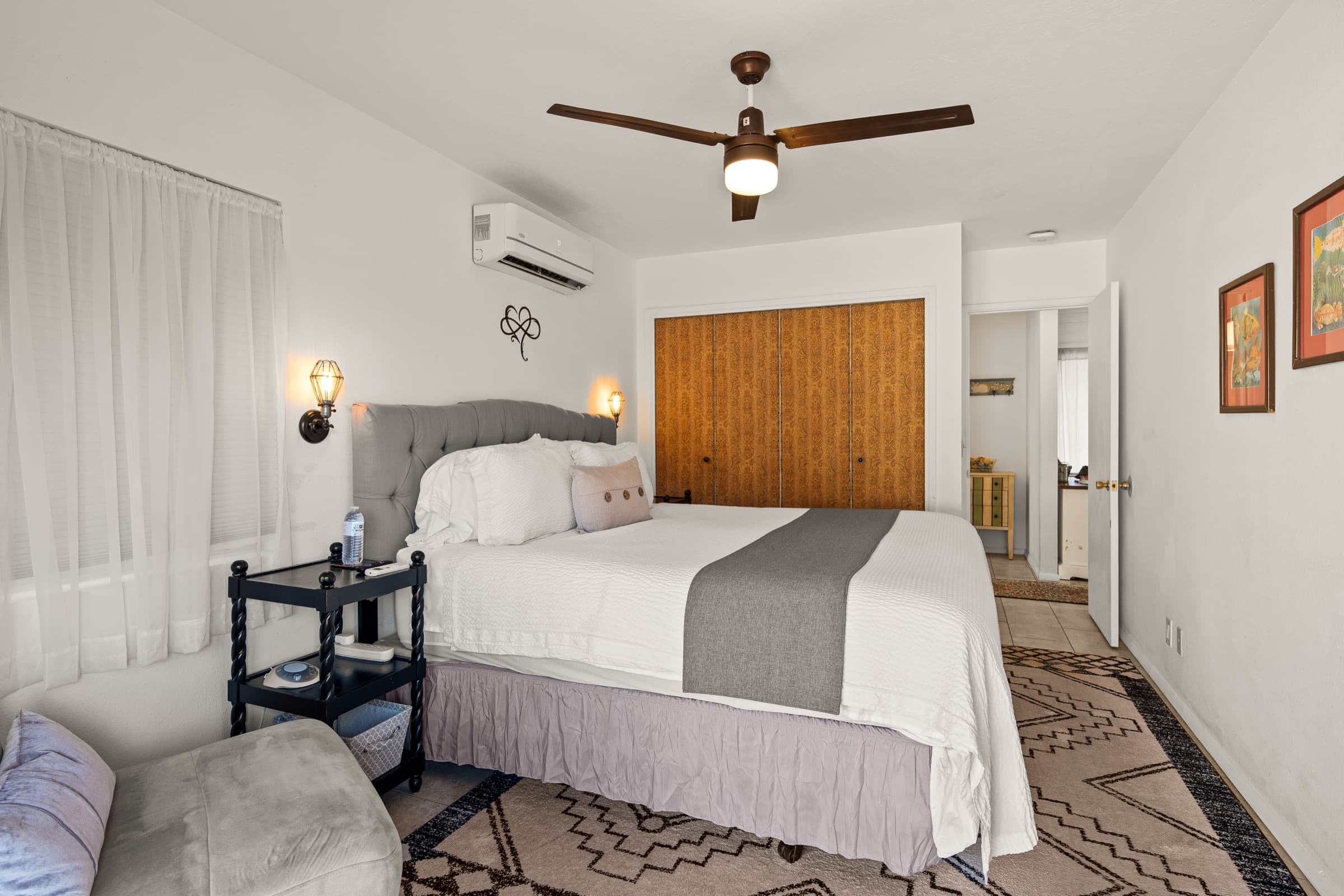 Panoramic bedroom, second angle