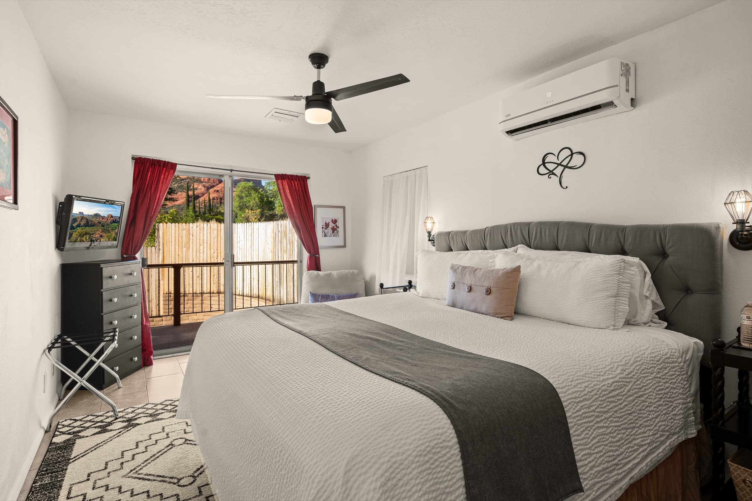 Panoramic king bedroom